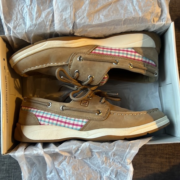 Sperry Shoes Size 4 - Picture 8 of 9